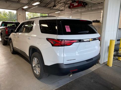 Used 2023 Chevrolet Traverse LT FWD image 3
