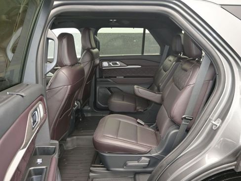 Used 2025 Ford Explorer Platinum w/ Ultimate Package image 15