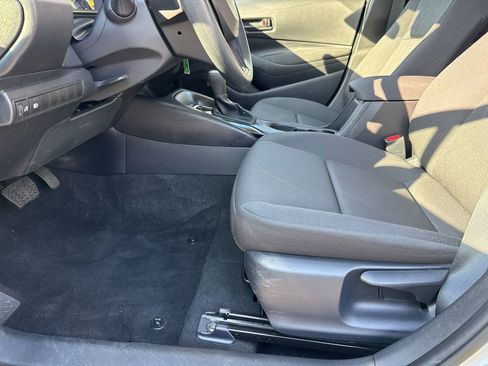 Used 2025 Toyota Corolla LE image 10