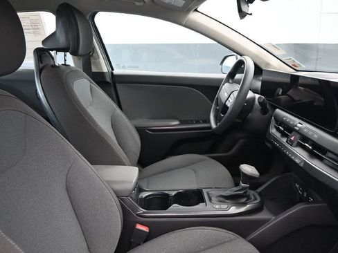 Used 2025 Kia K4 LXS FWD image 10