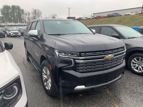 Used 2023 Chevrolet Suburban Premier image 4