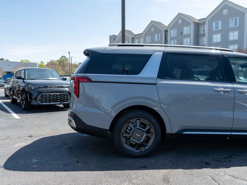 New 2026 Kia Carnival SX image 11