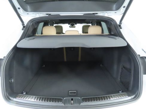 Certified 2025 Porsche Macan AWD/4WD image 31