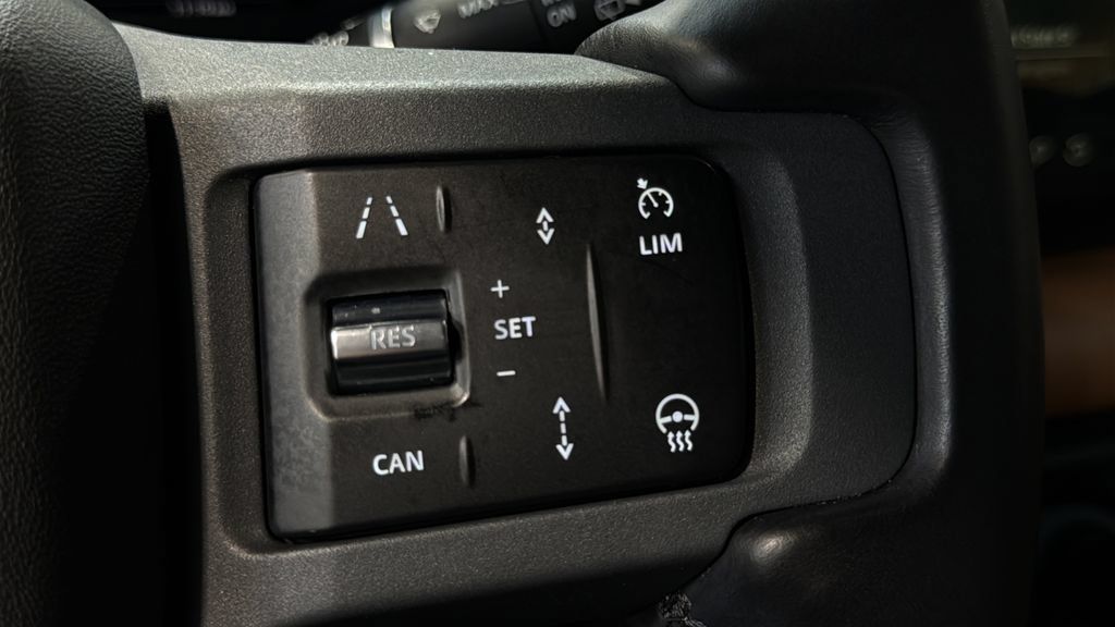 Used 2024 Land Rover Defender 110 X-Dynamic SE AWD/4WD image 27