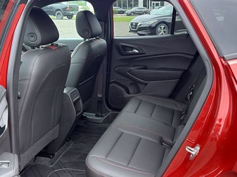 Used 2024 Chevrolet Trax RS w/ Sunroof Package FWD image 23