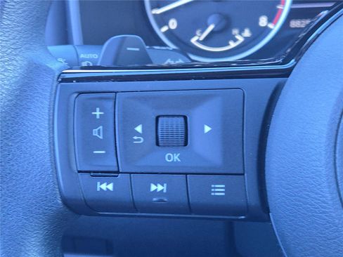 Used 2023 Nissan Rogue SV image 33