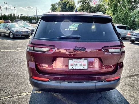 Used 2024 Jeep Grand Cherokee L Laredo image 7