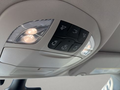 Used 2022 Chrysler Pacifica Touring-L FWD image 28