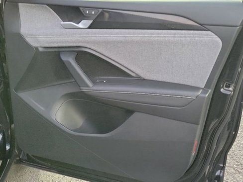 Certified 2025 Volkswagen Tiguan S image 9