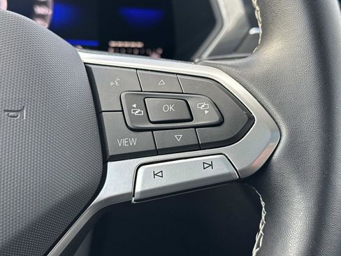 Used 2023 Volkswagen Tiguan SE w/ Panoramic Sunroof Package image 19