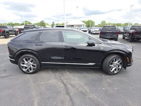 Used 2025 Cadillac Optiq Luxury 2 w/ LPO, Floor Liner Package AWD/4WD image 23