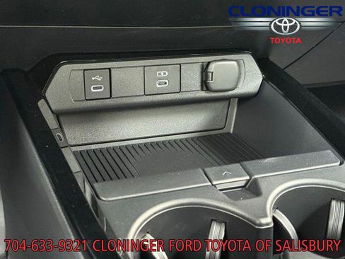 New 2025 Toyota Prius Plug-In Hybrid image 23