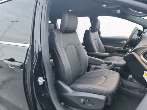 New 2027 Chrysler Pacifica Select AWD/4WD image 15