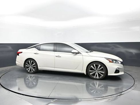 Used 2020 Nissan Altima 2.0 Platinum FWD image 6