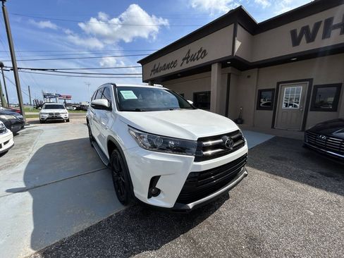 Used 2019 Toyota Highlander SE FWD image 5