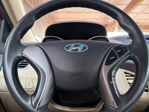 Used 2013 Hyundai Elantra GLS image 20