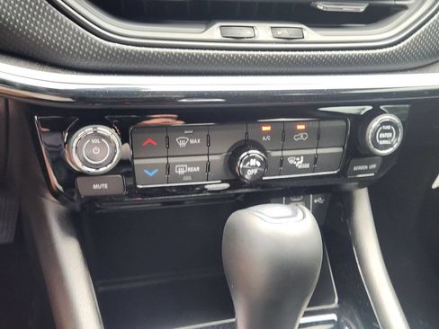 New 2026 Jeep Compass Latitude AWD/4WD image 14