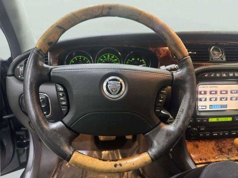 Used 2008 Jaguar XJ8 RWD image 20