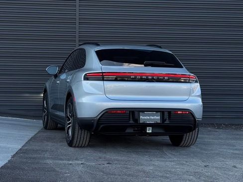 New 2025 Porsche Macan Electric RWD image 3
