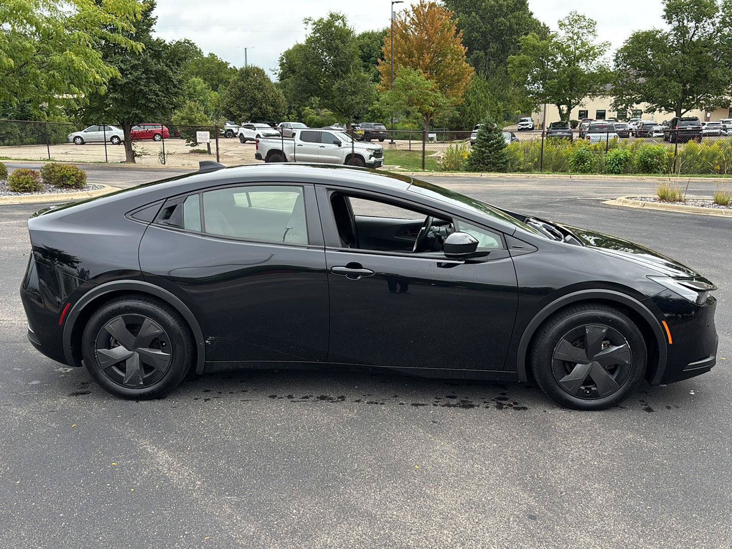 Used 2024 Toyota Prius LE FWD image 9