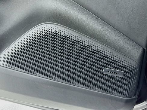 Certified 2025 Porsche Macan Turbo Electric AWD/4WD image 12