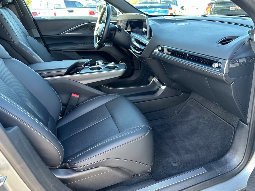 Certified 2024 Cadillac Lyriq Luxury AWD/4WD image 18