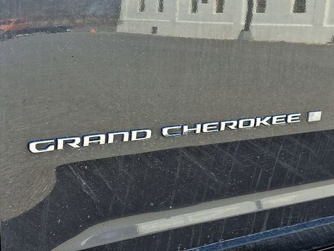 Used 2022 Jeep Grand Cherokee Limited 4xe image 21