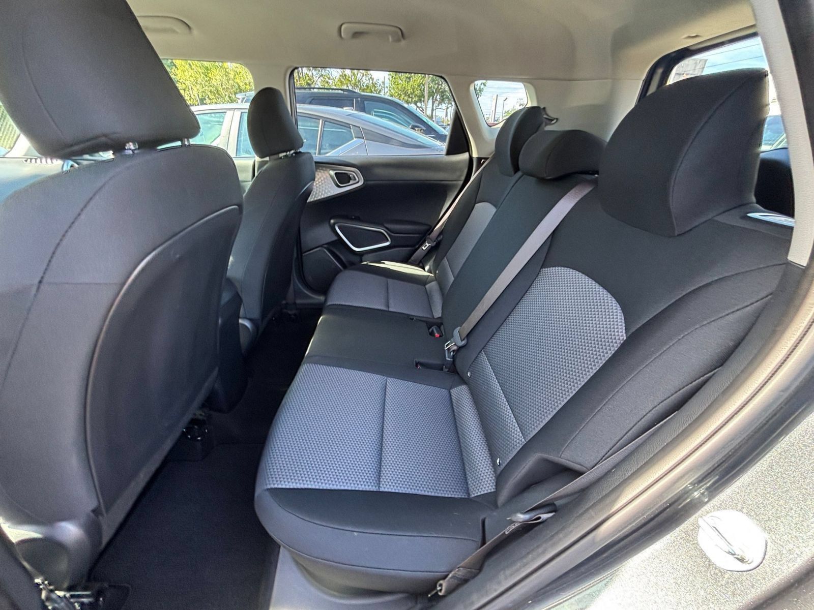 Used 2025 Kia Soul LX w/ LX Technology Package FWD image 22