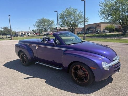 Used 2004 Chevrolet SSR w/ Preferred Equipment Group RWD image 15