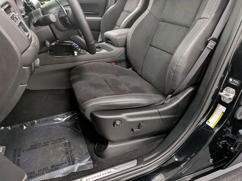 Used 2025 Dodge Durango GT image 9