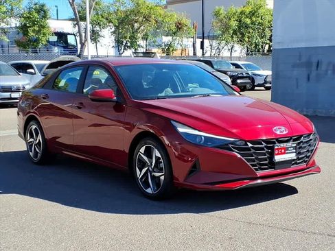 Used 2023 Hyundai Elantra SEL w/ Convenience Package FWD image 3
