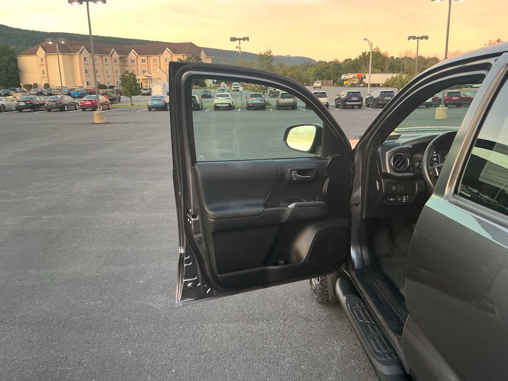 Certified 2022 Toyota Tacoma TRD Sport AWD/4WD image 19