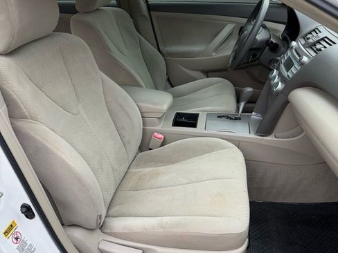 Used 2009 Toyota Camry LE FWD image 13
