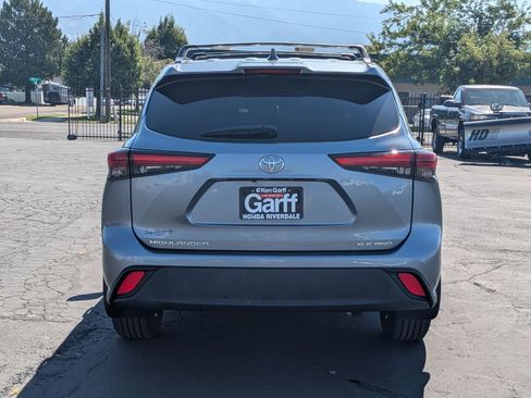 Used 2021 Toyota Highlander XLE AWD/4WD image 7