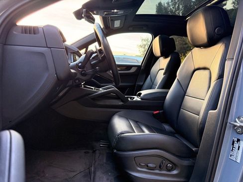 Used 2024 Porsche Cayenne image 11