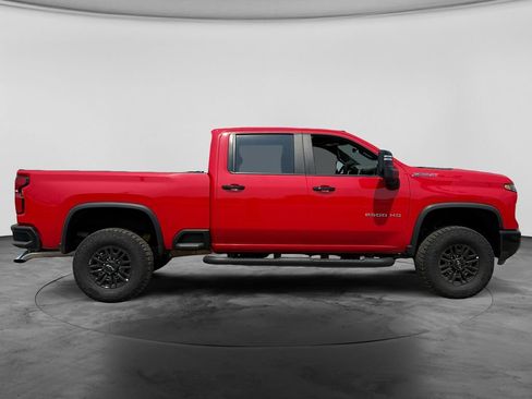 Used 2025 Chevrolet Silverado 2500 ZR2 w/ Technology Package AWD/4WD image 11