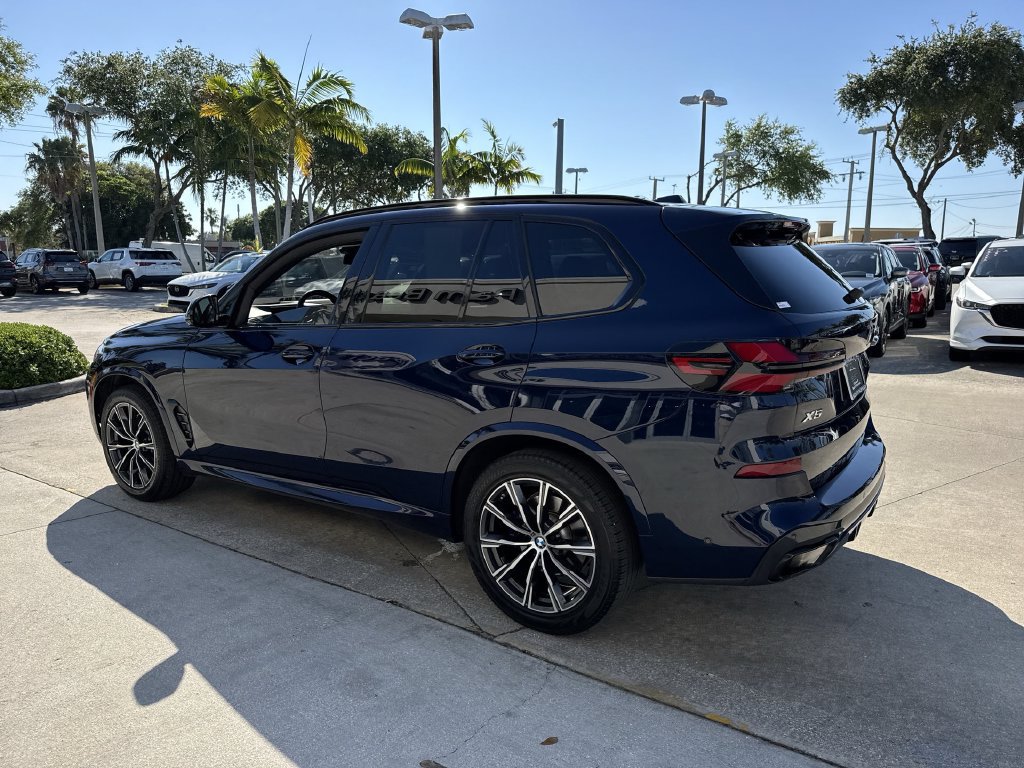Used 2024 BMW X5 xDrive40i w/ M Sport Package AWD/4WD image 12