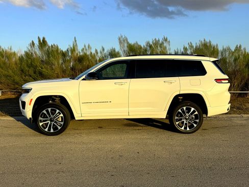 Used 2021 Jeep Grand Cherokee L Overland w/ Advanced Protech Group III image 11