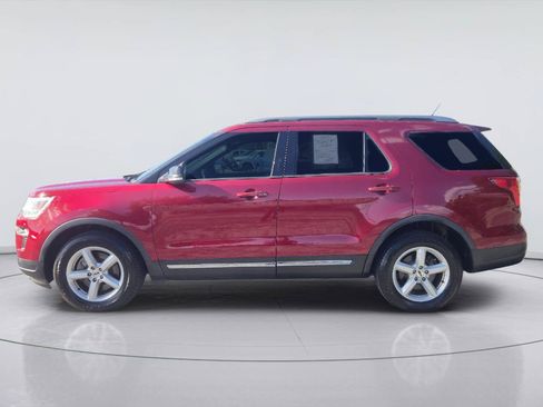 Used 2018 Ford Explorer XLT w/ Equipment Group 202A FWD image 2