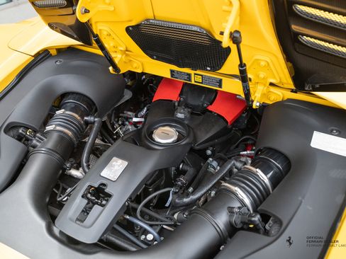 Certified 2021 Ferrari F8 Tributo RWD image 10