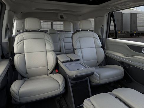 New 2026 Lincoln Navigator Reserve w/ Jet Appearance Package image 11