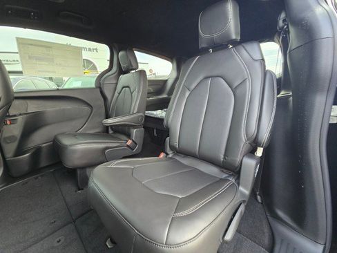 New 2026 Chrysler Voyager LX image 17