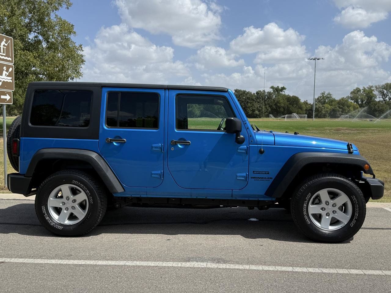 Used 2016 Jeep Wrangler Unlimited Sport w/ Quick Order Package 24S AWD/4WD image 12