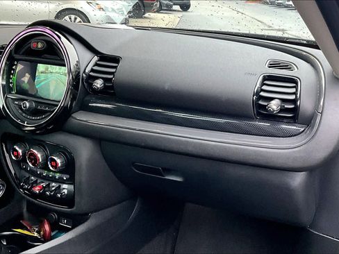 Used 2019 MINI Cooper Clubman S image 18