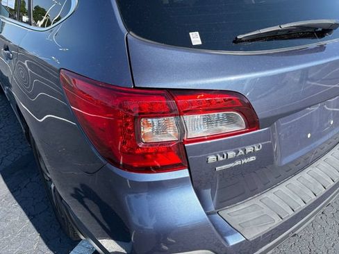 Used 2018 Subaru Outback 3.6R Limited AWD/4WD image 36
