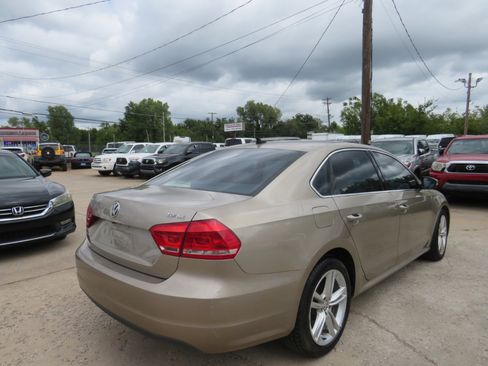 Used 2015 Volkswagen Passat TDI SE image 5