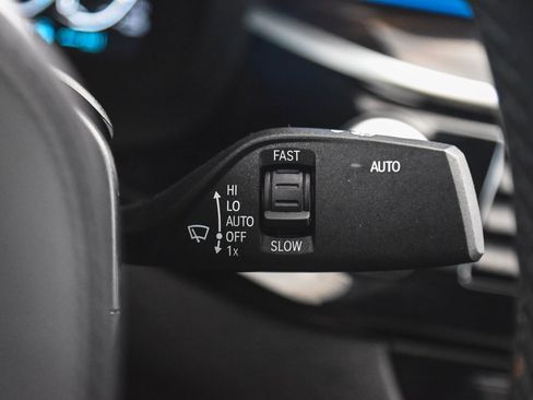 Used 2023 BMW 530e xDrive w/ Premium Package image 30