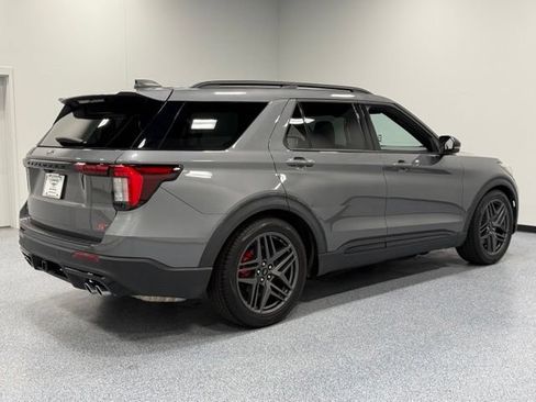 Used 2025 Ford Explorer ST AWD/4WD image 12