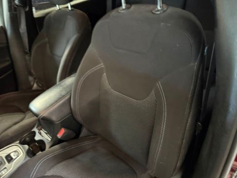 Used 2019 Jeep Cherokee Latitude w/ Popular Appearance Group AWD/4WD image 38