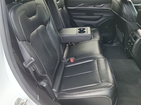 Used 2024 Jeep Grand Cherokee Limited image 21